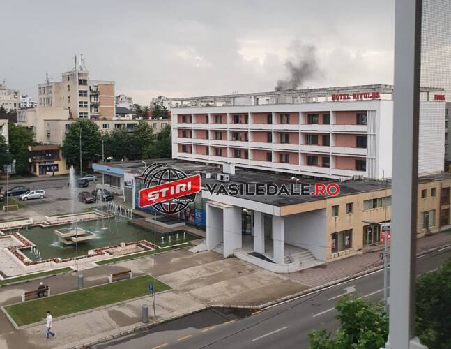 FOTO/VIDEO: Incendiu la Hotel Rivulus din Baia Mare – ACTUALIZARE