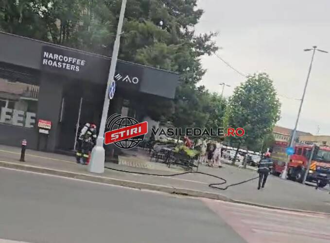 VIDEO: Incendiu la o cafenea din Baia Mare. Pompierii intervin