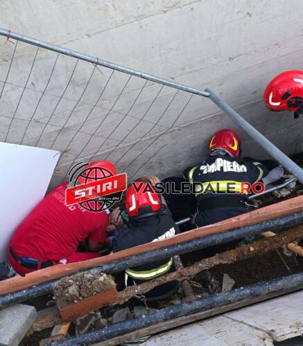 GALERIE FOTO: Un băimărean a căzut într-un șanț adânc de 3 metri ”protejat” de un gard pus ”de ochii lumii”
