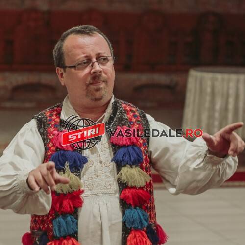 EXCLUSIV DIN RECHIZITORIU: I-a dat vin să bea – Detalii terifiante despre cum profesorul de muzică și-a pipăit eleva în zona intimă și a sărutat-o chiar la liceul unde preda