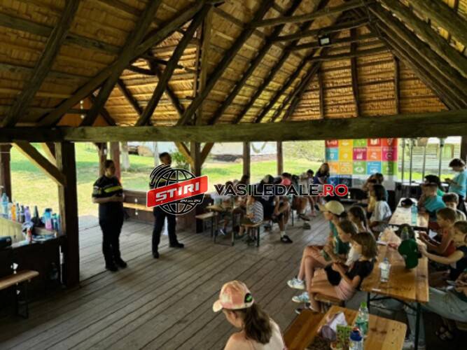 MUZEUL SATULUI – Polițiștii alături de copiii care au participat la tabăra YMCA