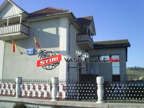 CUM A IEȘIT DIN CELULĂ ȘI A AJUNS PE ACOPERIȘUL Penitenciarului Bistrița? Un deținut a amenințat că se aruncă de pe acoperiș, apoi s-a tăiat cu un cuțit (ACTUALIZARE)