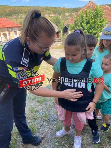 Polițiștii de prevenire prezenți la tabăra „În satul românesc între tradiție și credință”