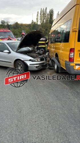 Accident rutier Groși: Microbuz școlar lovit de autoturism – 2 adulti și 6 copii evaluați medical (foto) – ACTUALIZARE