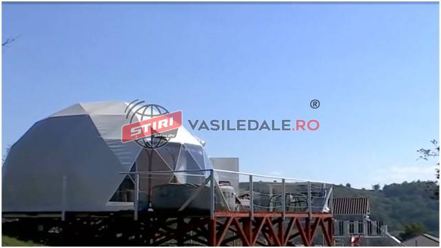 Cât costă un sejur de 3 nopţi într-un glamping din Maramureş. Tot mai mulţi turişti aleg corturile de lux