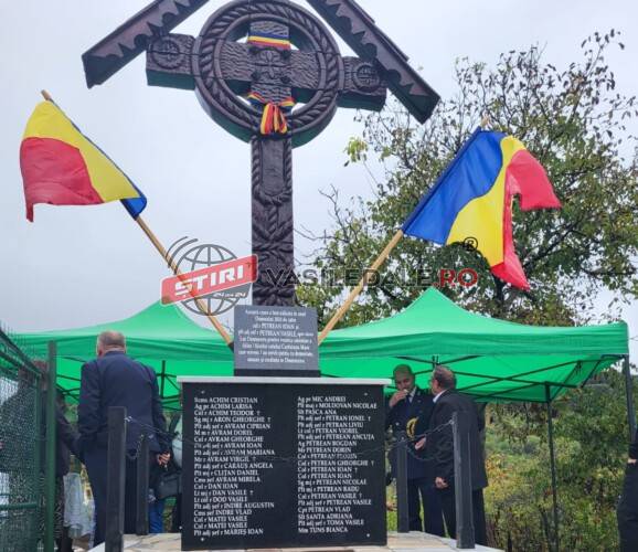 FOTO: Troiță sfințită de Înălțarea Sfintei Cruci la Curtuiușu Mare