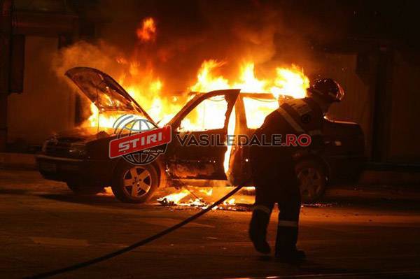 INCENDIATOR ARESTAT: Un bărbat din Sălaj a dat foc unui autoturism parcat pe strada Matei Basarab din Baia Mare INCENDIATOR ARESTAT: Un bărbat din Sălaj a dat foc unui autoturism parcat pe strada Matei Basarab din Baia Mare