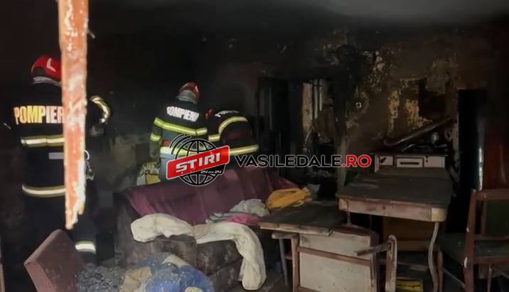 VIDEO EXCLUSIV: O casă de locuit din Sighetu Marmației a luat foc. Un bărbat s-a ales cu arsuri