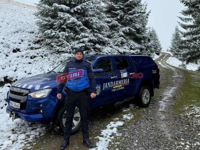 Prima ninsoare în Munții Rodnei. Recomandările jandarmilor montani Prima ninsoare în Munții Rodnei. Recomandările jandarmilor montani