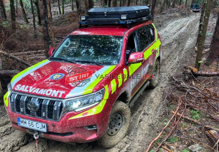 Au intervenit salvamontiștii. Un bărbat de 45 ani a murit în zona Grosii Țibleș. Un bătrân bolnav a fost coborât dintr-o zonă greu accesibilă a orașului Borșa
