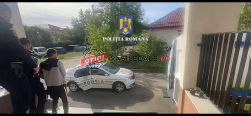 VIDEO: Un tânăr din Pribilești a furat un microbuz și l-a condus. Nu avea permis și era băut. A fost arestat