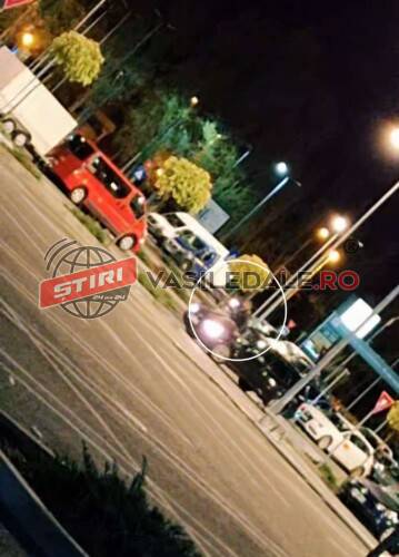 EXCLUSIV VIDEO: Se distrau pe capota mașinii. Șoferița sancționată de polițiști