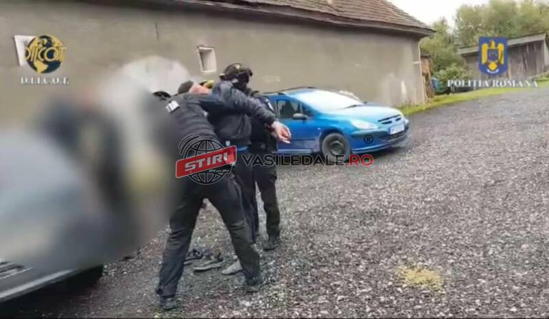 VIDEO: LABORATOR CLANDESTIN DE metamfetamină LA PETROVA: Cehi și ucraineni dar și o slovacă au fost reținuți