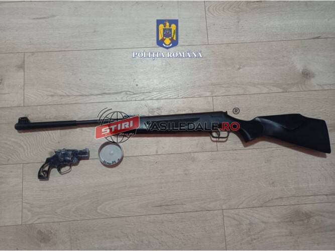 BÂRSANA: Arme deținute ilegal ridicate de la un localnic de polițiștii maramureșeni