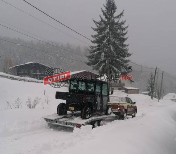 Salvamontiștii intervin pentru coborârea unui bătrân bolnav dintr-o zonă greu accesibilă a localității Vișeu de Jos – actualizare