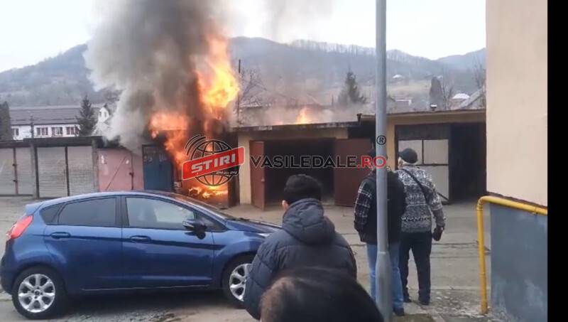 EXCLUSIV VIDEO: Garaje în flăcări în Baia Sprie. Magistrala de gaz în pericol