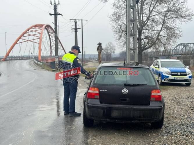 PE ȘOSELE: Polițiștii acționează pe drumurile publice pentru prevenirea și combaterea faptelor ilegale. “Permisul de conducere este la voi”: răspunsul unei șoferițe oprită în trafic în Bocicoiu Mare