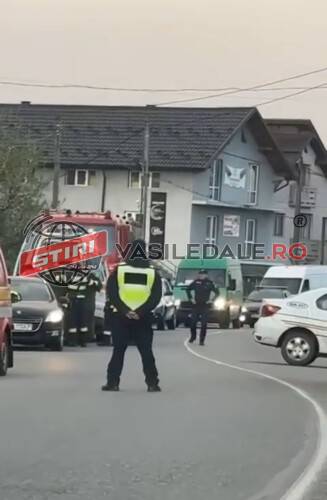 EXCLUSIV: Doi polițiști răniți după ce au intrat cu autospeciala de poliție într-un podeț din Ruscova (actualizare)