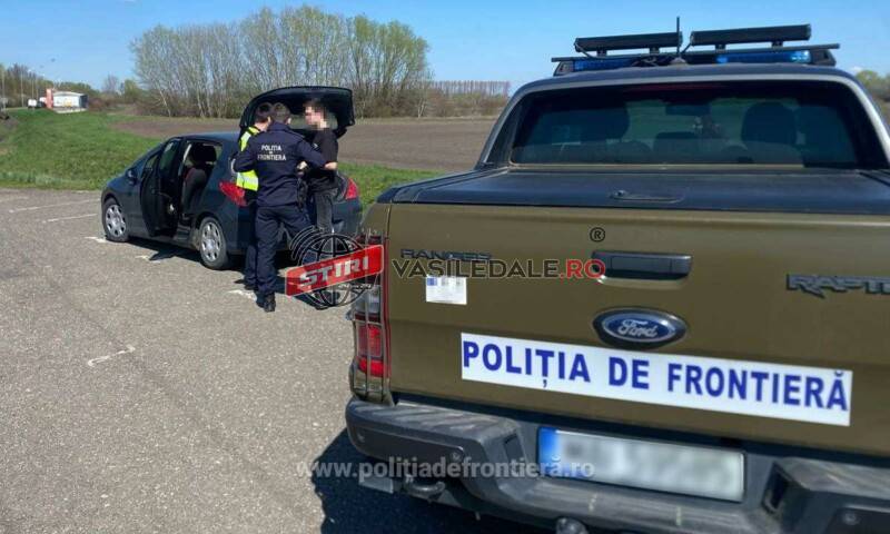 POIENILE DE SUB MUNTE: Conducea fără permis un autoturism neînmatriculat. A fost depistat de polițiștii de frontieră
