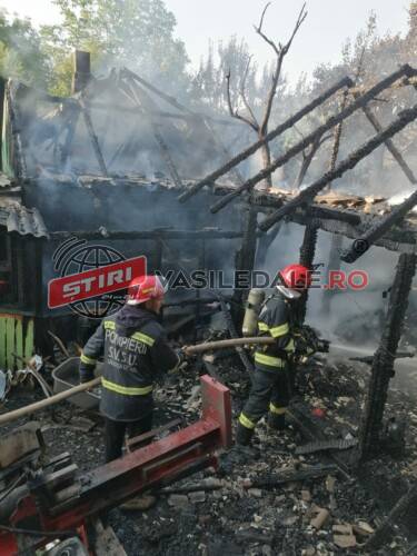 FOTO: Incendiu la Săliștea de Sus, la o casă și două anexe – actualizare