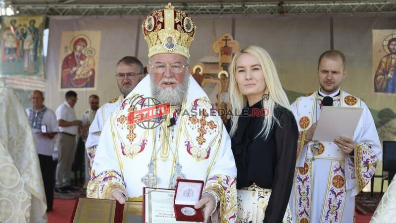 Cătălin Cherecheș, închis pentru corupție, a fost decorat de Episcopia Ortodoxă. Soția a mers să ridice distincția
