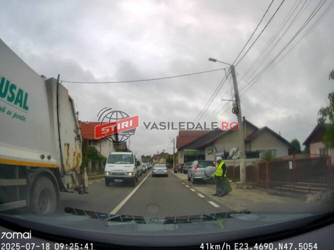 FOTO: Angajat Drusal, accidentat în timp ce aduna gunoaiele la Șomcuta Mare