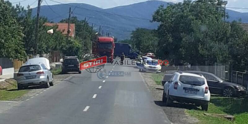 ACCIDENT ÎN LANȚ LA APA: Implicate trei autoturisme, dintre care două conduse de maramureșeni. O femeie a ajuns la Urgență