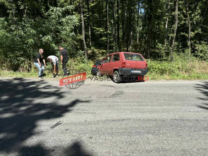 ACCIDENT LA MUJDENI: O maramureșeancă s-a izbit cu mașina de un parapet din beton