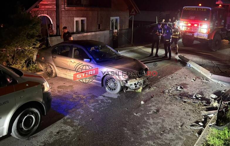 EXCLUSIV FOTO: Impact violent între două mașini în Poienile de Sub Munte. 8 oameni implicați – actualizare