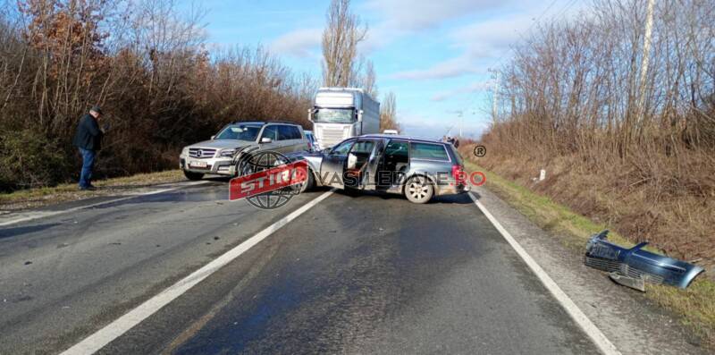 VIDEO: Coliziune între patru vehicule la Satulung. Șase persoane rănite ușor (actualizare)