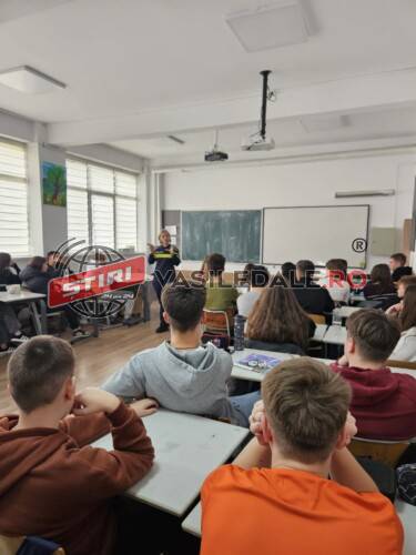 PENTRU SIGURANȚA ELEVILOR: Polițiștii sigheterni au desfășurat activități în două unități de învățământ