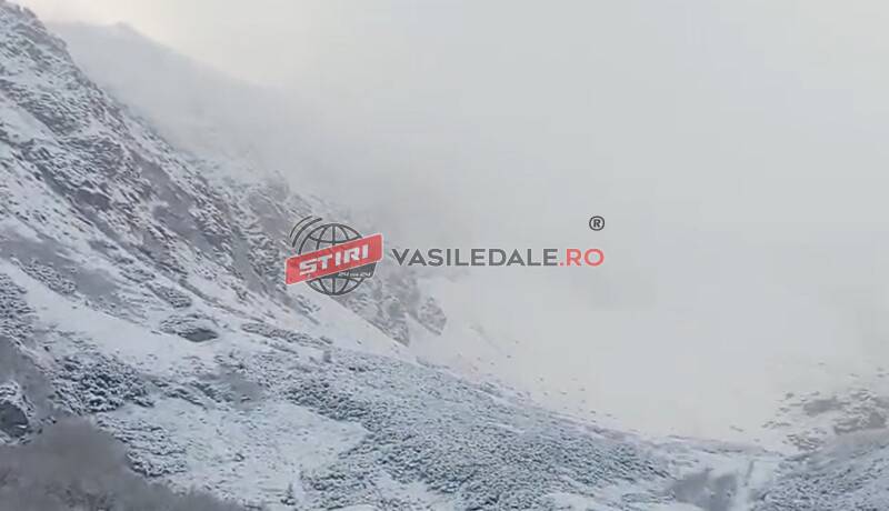 VIDEO: Ninsoare în Munții Rodnei și Munții Maramureșului. Strat de zăpadă de 5 cm