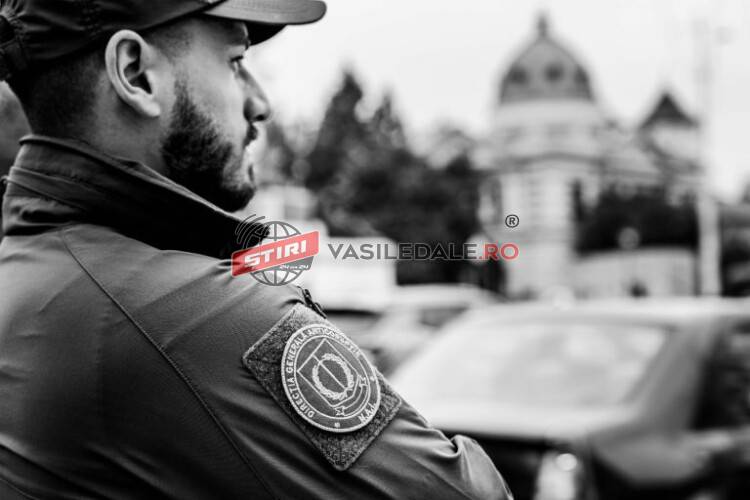 Polițistul Adrian și “Boxerul” din Borșa, săltați de mascați! DGA l-a reținut, judecătorii l-au arestat preventiv pentru fapte de corupție. Alți 4 polițiști sunt vizați de anchetă Polițistul Adrian și “Boxerul” din Borșa, săltați de mascați! DGA l-a reținut, judecătorii l-au arestat preventiv pentru fapte de corupție. Alți 4 polițiști sunt vizați de anchetă