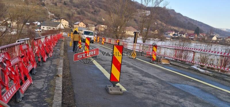 GATA NU SE MAI PRĂBUȘEȘTE: Podul de la Vișeul de Jos se redeschide circulației pietonale rutiere până în 3,5 tone (foto)