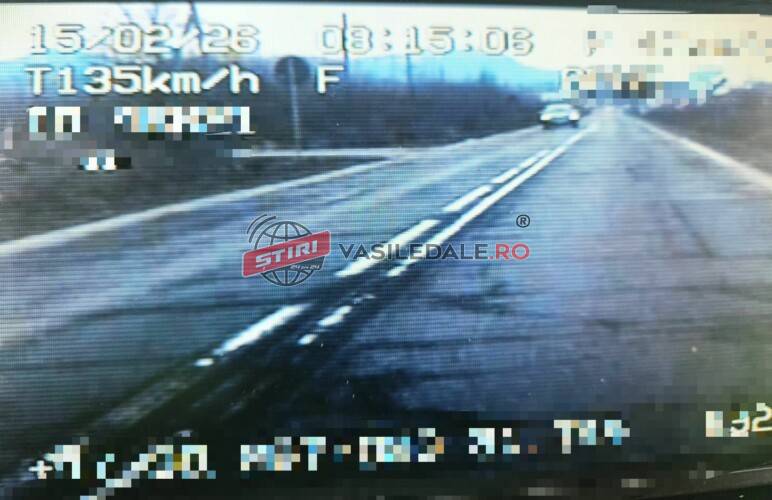 RUTIERE: 1.28 mg/l alcool pur în aerul expirat, lipsa permisului de conducere, la Coltău. Șoferiță prinsă cu 135 km/h pe o stradă din Baia Mare. Blocada la Borșa