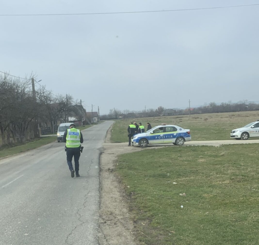 PE ȘOSELE: 20 de autoturisme oprite, 10 sancțiuni și 4 certificate de înmatriculare reținute, controale în trafic la Remeți pe Someș, Finteușu Mic și Mogoșești