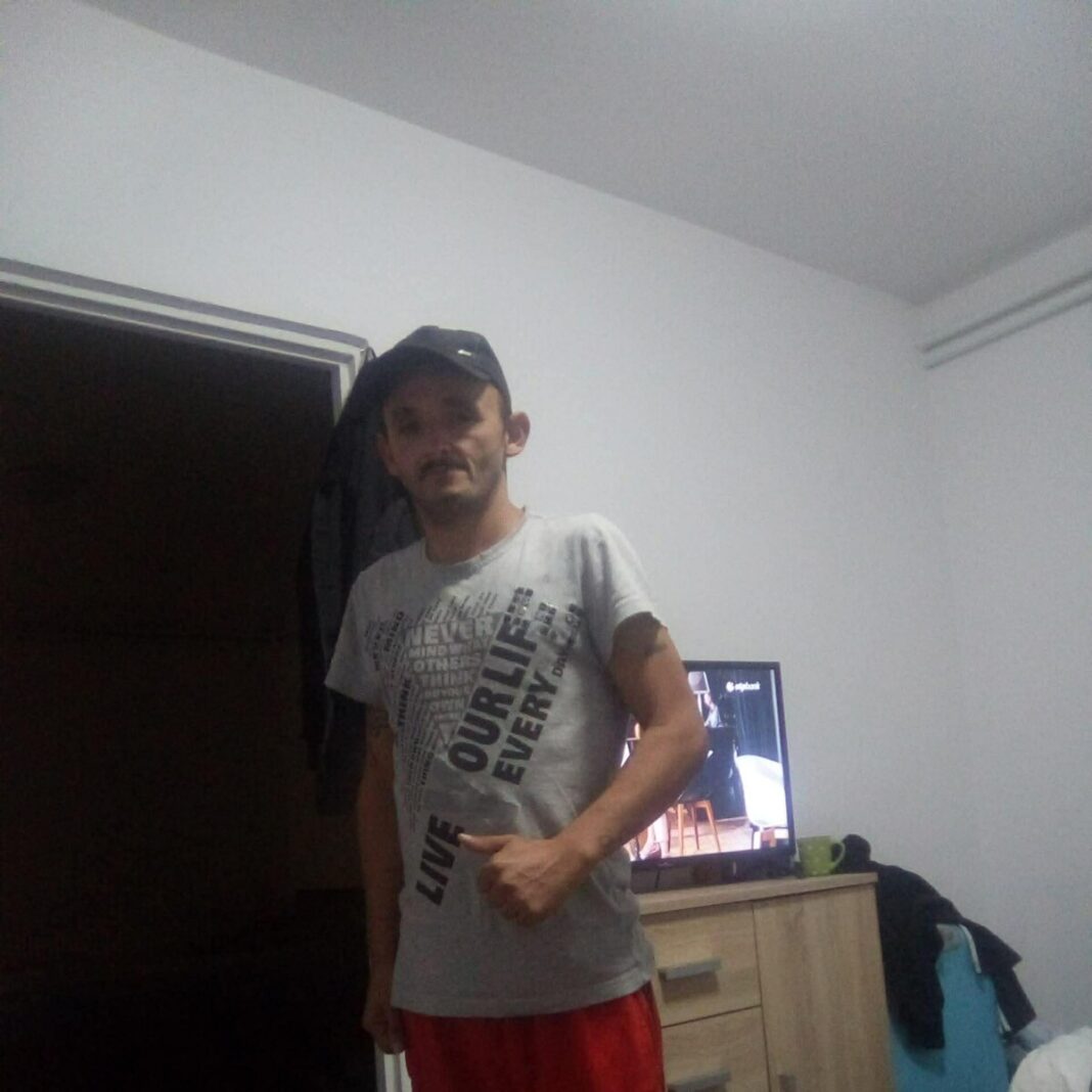 DRAMĂ ÎN ARESTUL POLIȚIEI: Bărbatul care s-a spânzurat în celulă cu un material textil a decedat în Spitalul Județean (EXCLUSIV / foto) DRAMĂ ÎN ARESTUL POLIȚIEI: Bărbatul care s-a spânzurat în celulă cu un material textil a decedat în Spitalul Județean (EXCLUSIV / foto)