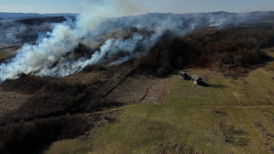 ARDE Maramureșul!!! LA PROPRIU. Când vor fi oare amendați incendiatorii? ISU Maramureș, IPJ Maramureș, IJJ Maramureș, Garda de Mediu oare auziți?