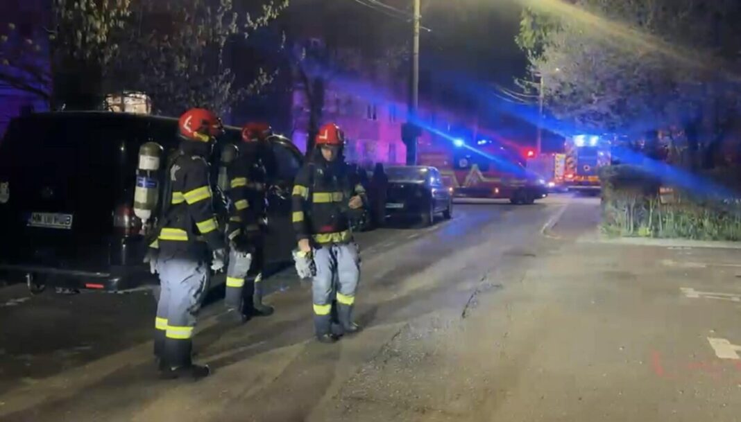 EXCLUSIV: De la o țigară – Panică într-un bloc din Baia Mare. Au intervenit pompierii (VIDEO)
