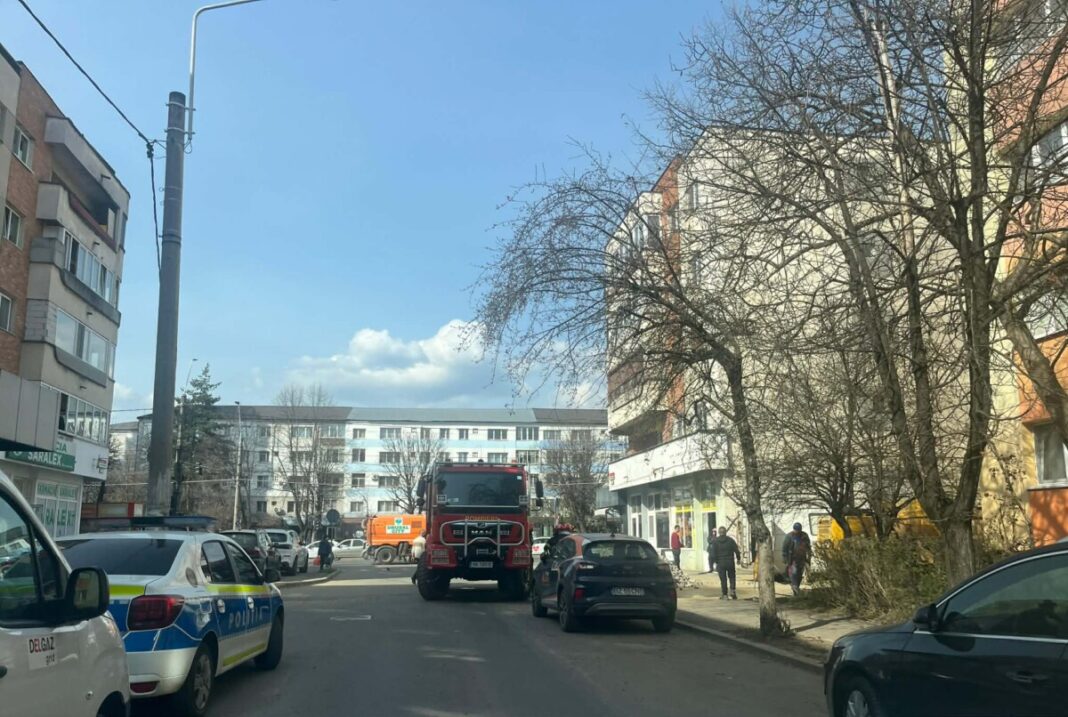 DIN NOU: Miros de gaz în exteriorul unui bloc de pe bd Traian din Baia Mare (foto)