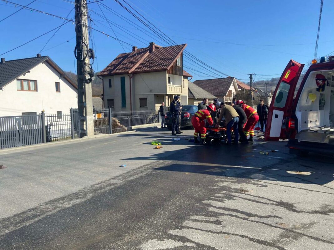 EXCLUSIV FOTO: Biciclist spulberat de o mașină la Săliștea de Sus – actualizare – A fost solicitat elicopterul SMURD