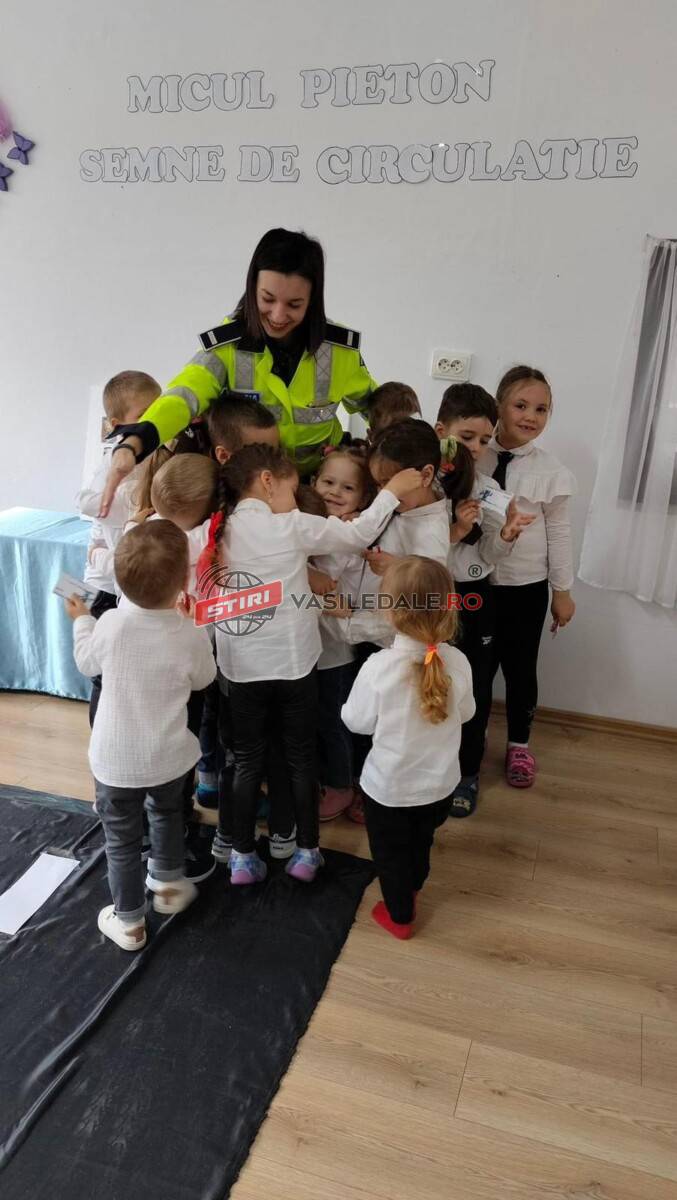 Femeia polițist care reușește să îmbine armonios activitățile preventive alături de cei mici și investigațiile efectuate în dosarele penale