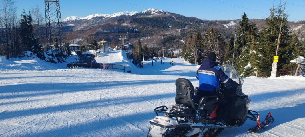 Rezultatele misiunilor de asigurare și menținere a ordinii publice ale jandarmilor maramureșeni din acest sfârșit de săptămână Rezultatele misiunilor de asigurare și menținere a ordinii publice ale jandarmilor maramureșeni din acest sfârșit de săptămână