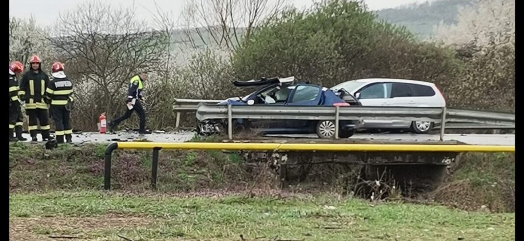 FOTO: Grav accident la Mânău soldat cu un deces