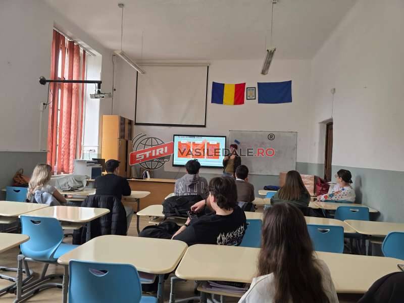 ȘCOALA ALTFEL: Elevii de la CN „Dragoș-Vodă” din Sighet au aflat cum să nu devină victime ale traficului de persoane