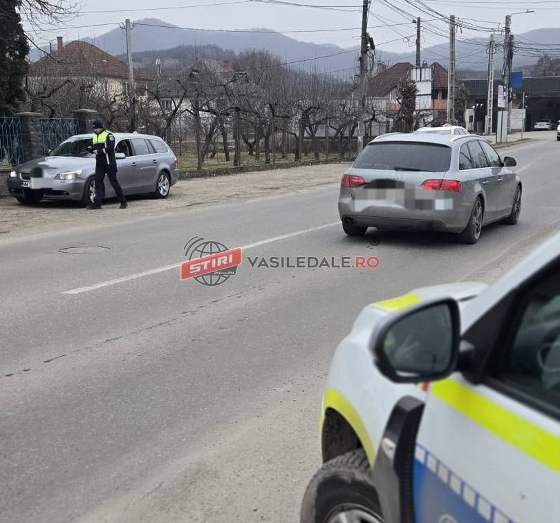RUTIERE: Șofer fără permis depistat pe o stradă din Baia Mare, 59 de autoturisme oprite și verificate de polițiști și 37 de sancțiuni aplicate la Sighet