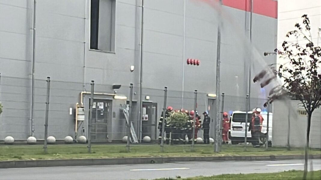 Explozie într-o cameră tehnică de la Selgros: Un bărbat rănit preluat de echipajele medicale (foto/video) – ACTUALIZARE