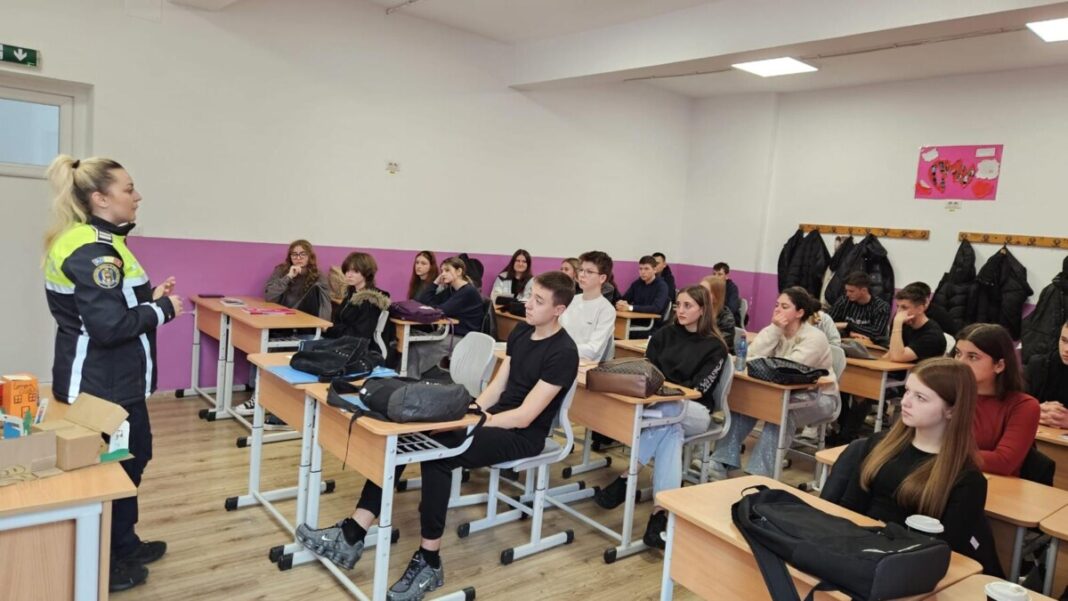 Activități de prevenire a consumului de droguri, a absenteismului școlar și a violenței, în mai multe școli din Vișeu de Sus