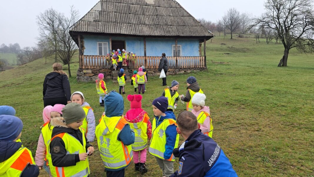 Vânătoare de comori în Săptămâna Verde alături de jandarmii montani din Cavnic