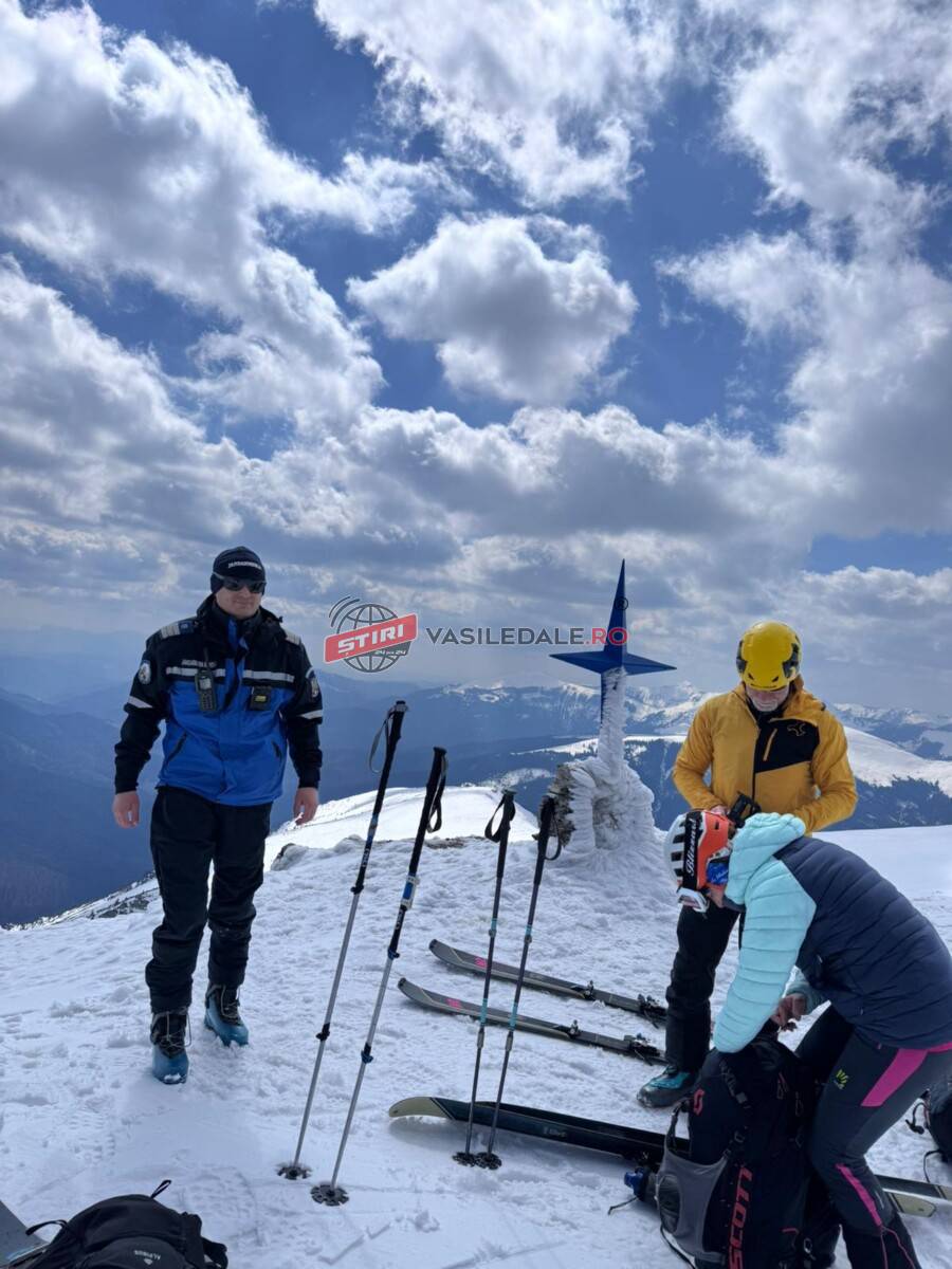 IARNA PERSISTĂ ÎN MUNȚII RODNEI: Echipați-vă adecvat, recomandă jandarmii montani